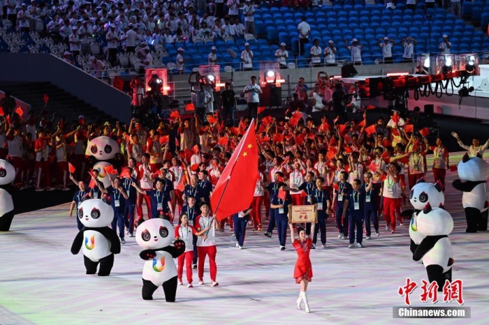 成都大运会开幕式以太阳神鸟、蜀锦蜀绣与大熊