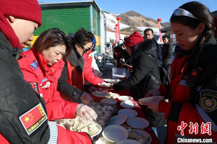 第九届中国残疾人冰雪运动季在呼和浩特盛大启