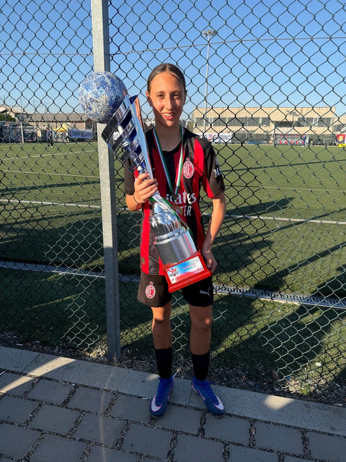 莫德里奇女儿率米兰女足青训夺冠 父亲远程观赛
