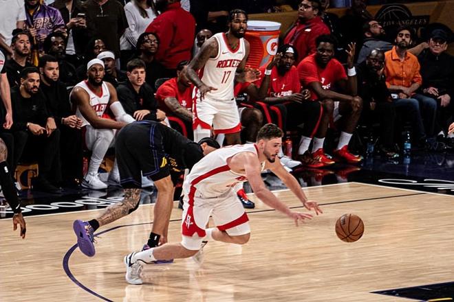 湖人两连胜扩大优势 申京数据亮眼却难救火箭