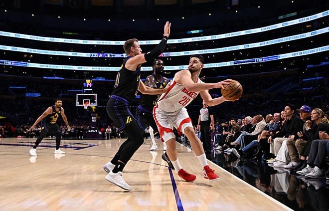 湖人两连胜扩大优势 申京数据亮眼却难救火箭